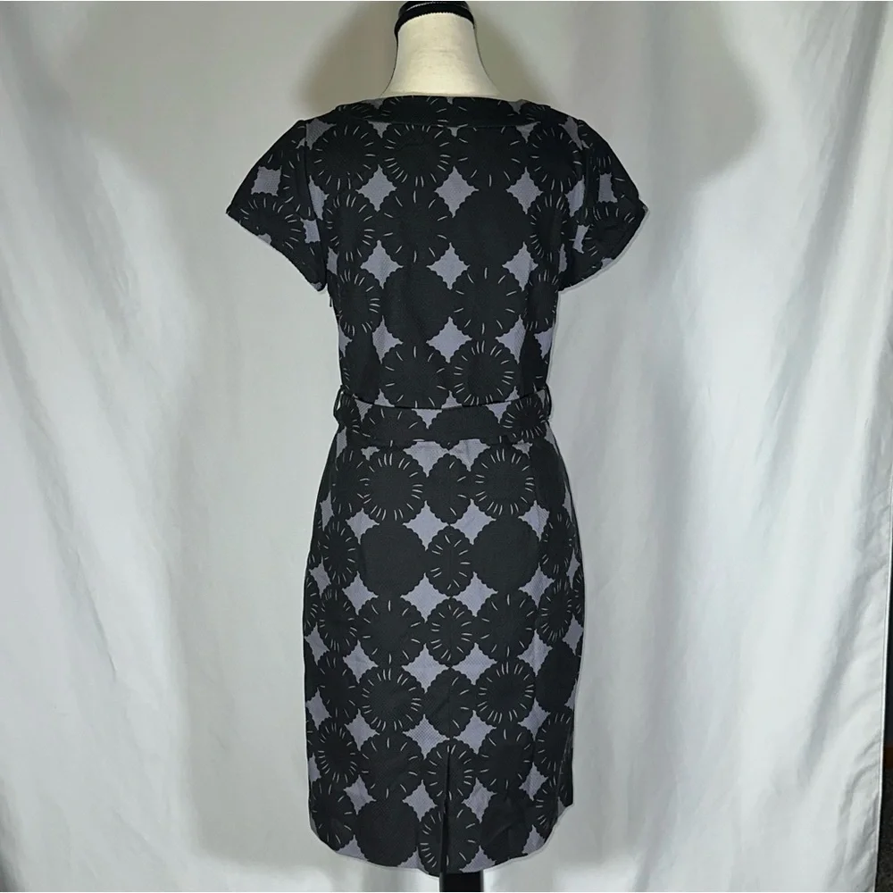 Boden • Purple Grey Black Floral Patterned Dress W/Belt Size 6R - Picture 4 of 13